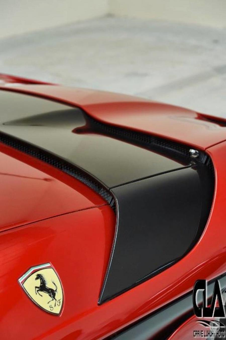 Детали интерьера Ferrari SP30 2012 года  (фото 39 из 117)